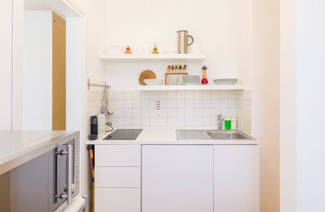 Centrally located apartment by the sea