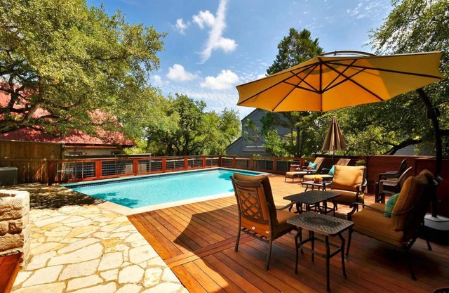 Centrally located| Downtown | Private Pool | 5 Bed./4 Bath