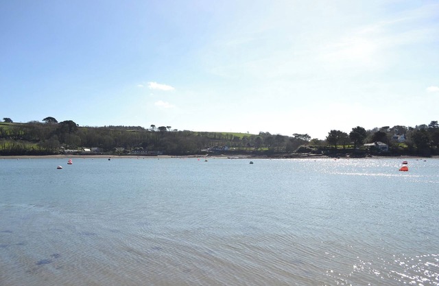 Centrally located on the Lizard Peninsula within easy reach of attractions and Lands End.