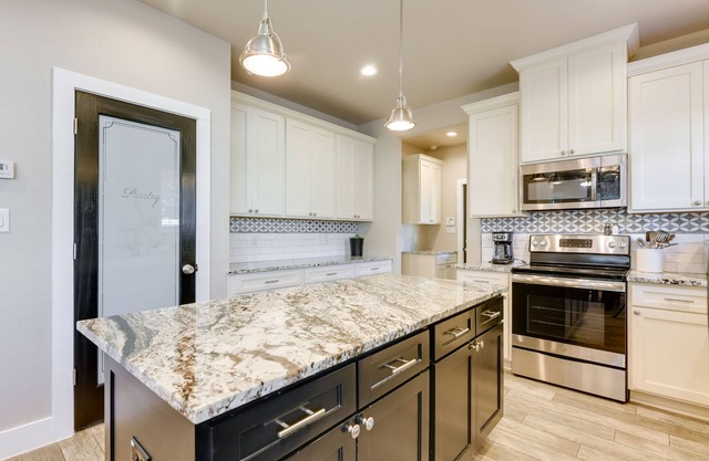 Centrally Located Stunning 3BR 2BA Near Downtown