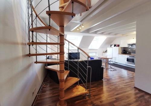 CF15 75m2 Central Duplex with AC and Balcony