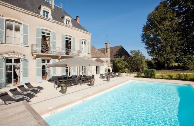 Château de Lans: 7 luxury suites, heated pool, sauna, hammam and fitness