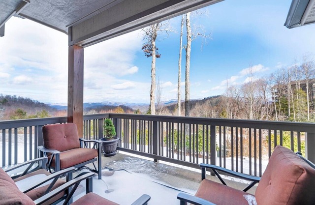 Chalakee Lodge CI-2- Gated Resort, Indoor/Outdoor Pools, Resort Hot Tub, Fitness, Gas Log Firepla.