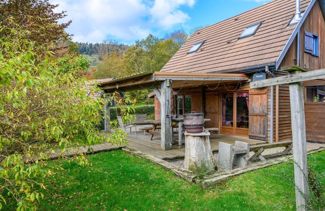 Chalet 'Myrtilles' with Mountain View, Private Terrace and Wi-Fi