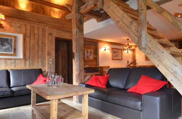 Chalet, 10m from ski slopes, view mountain, fitness, sauna, balcony, fireplace or stove, tv