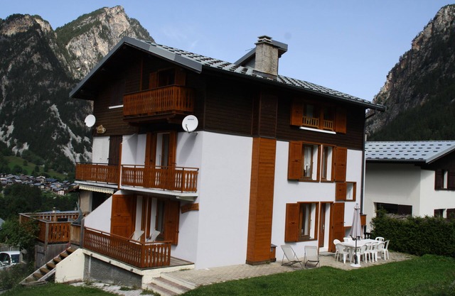 Chalet 3 * for family holidays in summer and winter mountain