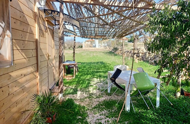 Chalet among almond trees 1 km from Puntasecca