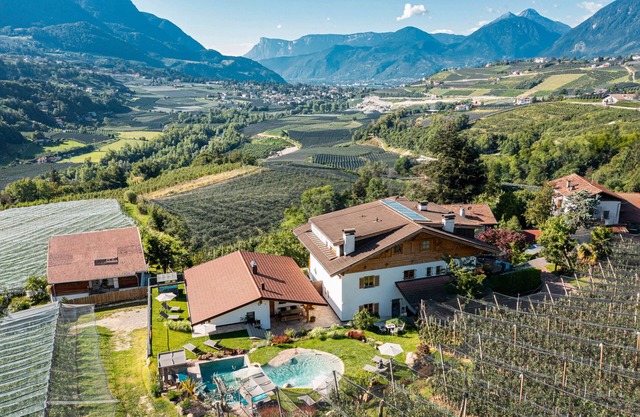 Chalet "Apfel Feld-Hof" with Whirlpool, Saltwater Pool and Terrace