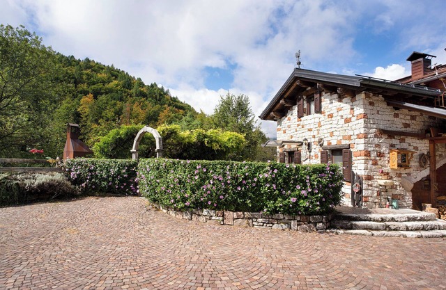 Chalet 'Baita Alabama' with Mountain View, Private Terrace and Wi-Fi
