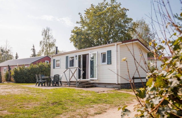 Chalet by the Water in Leukermeer