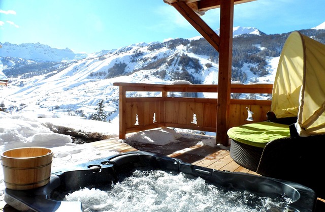 Chalet de prestige 18 people swimming pool jacuzzi sauna