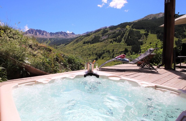 Chalet de prestige 19 people swimming pool jacuzzi sauna and cinema room