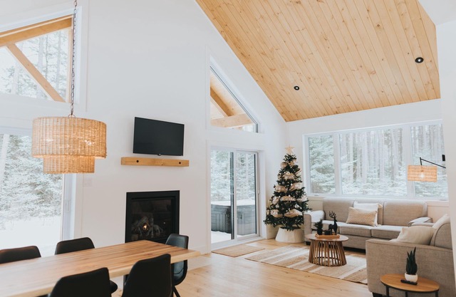 Chalet en Forêt Avec spa et Foyer Extérieur