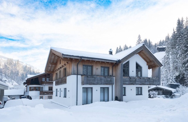 Chalet in Saalbach near Ski Lift and Sauna