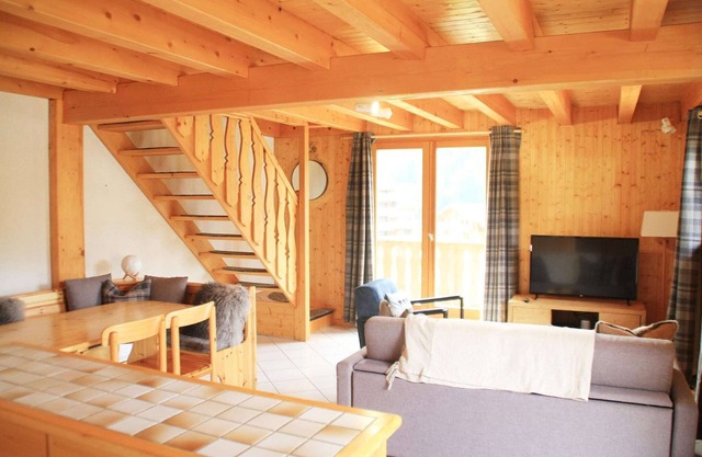 Chalet in La Béchigne with Valley Views
