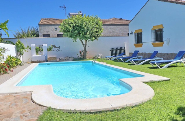 Chalet la Dehesa with fenced pool