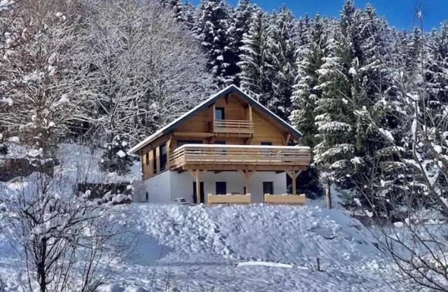 CHALET LES 2 MARMOTTES Classified * with Nordic bath and pétanque court