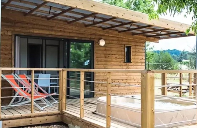 Chalet Luberon - 35m2 - 2 Schlafzimmer + Jacuzzi (4 Erwachsene & 1 Kind max 12 Jahre) 4 bis 5 Personen - 4 Pers. im Preis enthalten