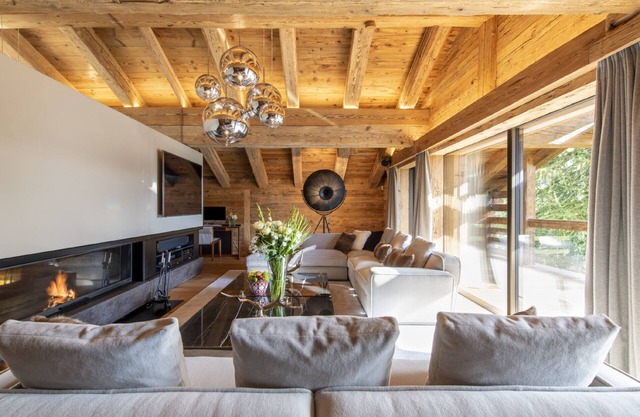 Chalet 'Near Ski Lifts and Edelweiss' with Mountain View, Wi-Fi and Air Conditioning