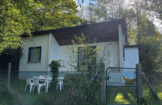 CHALET on the edge of the Moutiers lake, peaceful greenery, sleeps 4