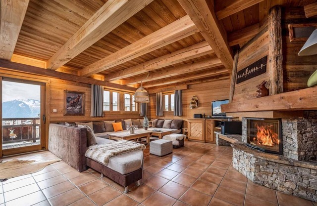 Chalet, ski-in/ski-out & foot of the slopes, fitness, sauna, balcony, fireplace or stove, parking