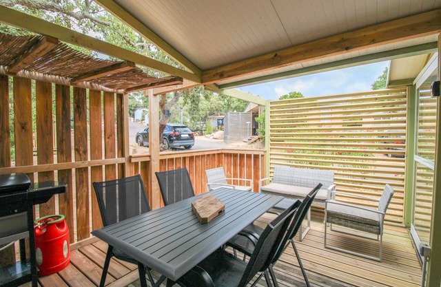 Chalet 'Tout Confort 4min Plage' with Shared Pool, Private Terrace and Air Conditioning