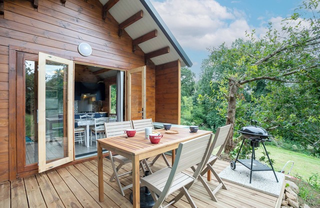 Chalet 'Ty Koad' with Shared Terrace and Shared Garden