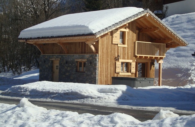 CHALET VERY COMFORTABLE - SPA - Ski Resort Grand Massif