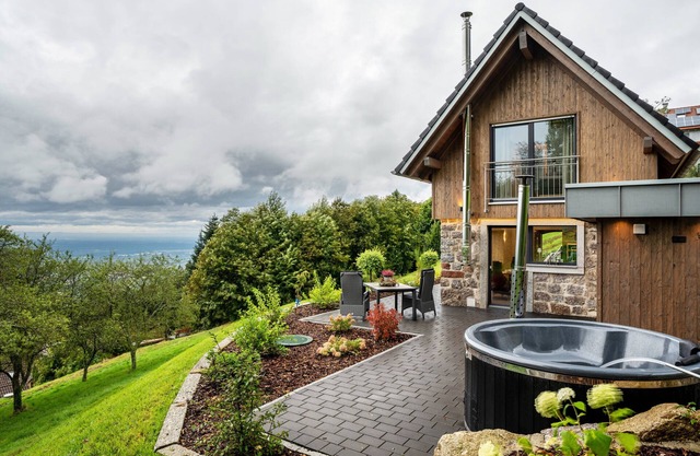 Chalet 'Waldlux Luxus- Brennhus' with Mountain View, Private Terrace and Wi-Fi