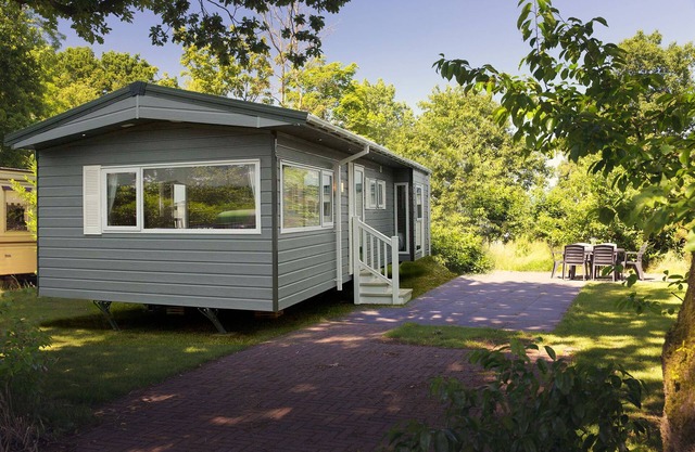 Chalet with garden near nature reserve
