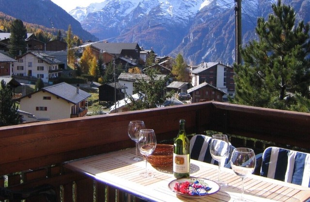 Chalet with view on the Weisshorn from terrace/bedroom/livingroom