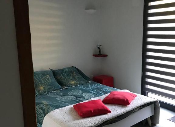 Chambre indépendante privée avec salle de bain