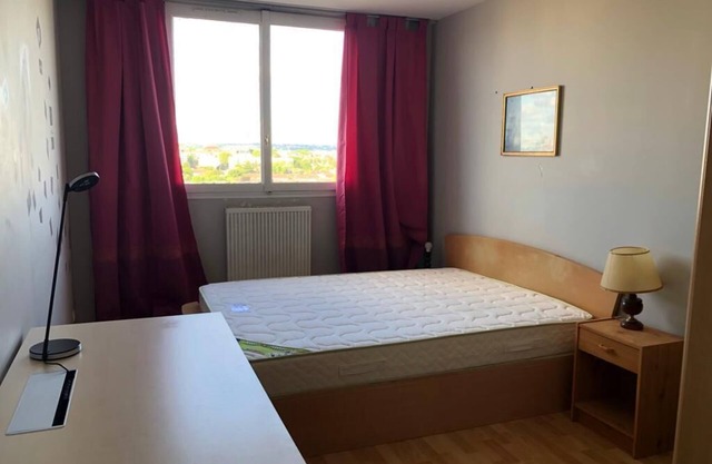 Chambre Meublée Dans Appartement au 11eme Etage Dans Immeuble de 17 Etages