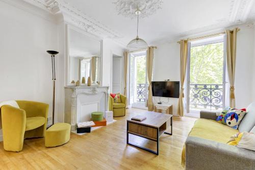 Champs-Élysées & La Défense - 3BR - Paris Vacation Rentals