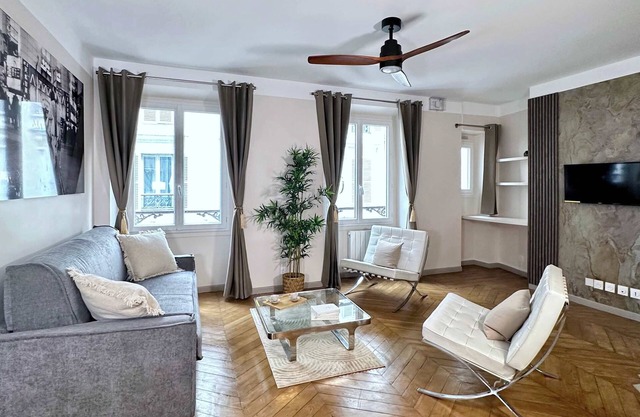 Champs Elysées Family apartment