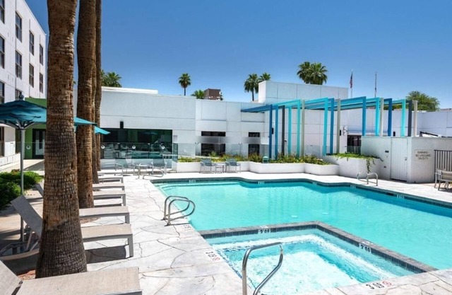 Chandler Convenience – 3 Units Close to Downtown, Shopping & Parking Available
