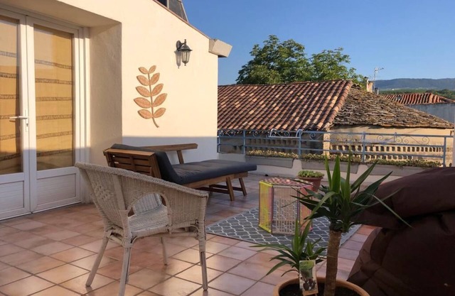 Charmant Appartement en Duplex & Terrasse vue Larzac