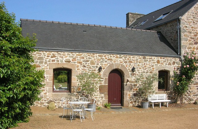 Character house in a restored farmhouse facing the sea. Close to a beach.