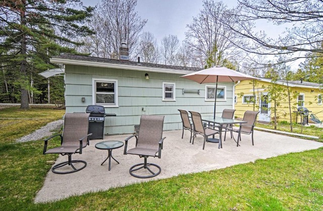 Charlevoix Cabin with Patio and Grill - Steps to Lake!