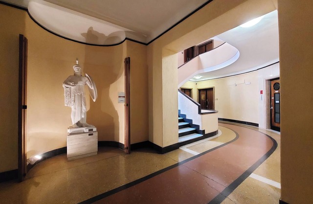 Charm and Style:Gorgeous 2 Bedroom Apartment