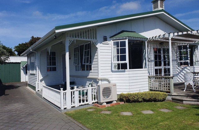 Charmae Guest House by the river.n7 x Beds, (sleeps 10)nPlus powered van site