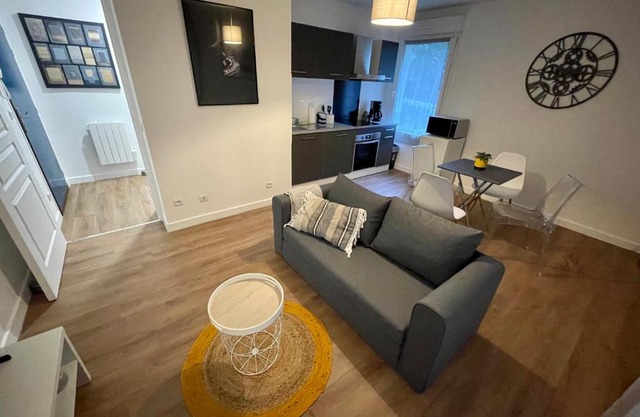 Charmant T2 rénové avec parking et terrasse
