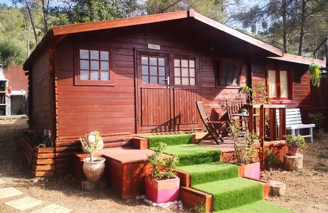 Charmante Petite Maison en Bois Avec Piscine