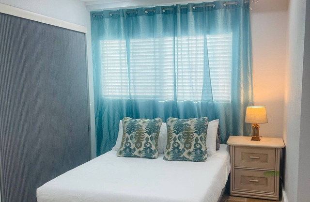 Charming 1 bedroom apartment in Sarasota , a few miles from Siesta key beach !