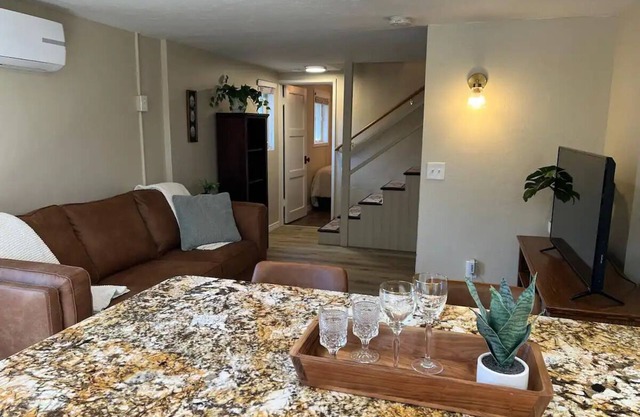 Charming 1-bedroom ground-floor unit with AC, Wi-Fi in fabulous Prescott.