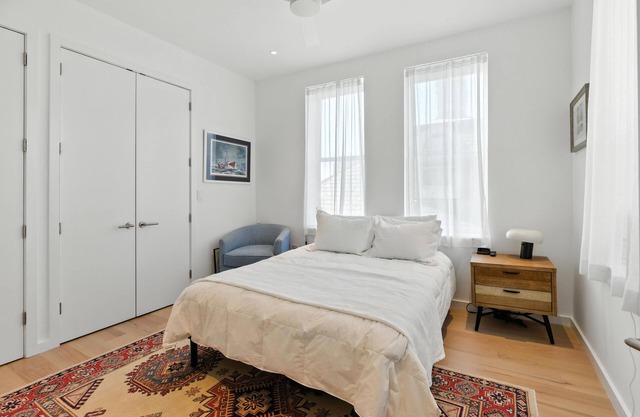 Charming 1-bedroom Pied-à-terre on Colonial Lake