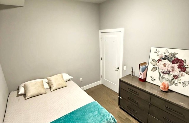 Charming 1-bedroom apartment in brilliant Jersey City with WiFi, AC
