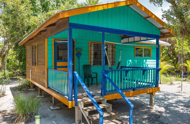 Charming 1BR Cabana in Tranquil Forest Setting