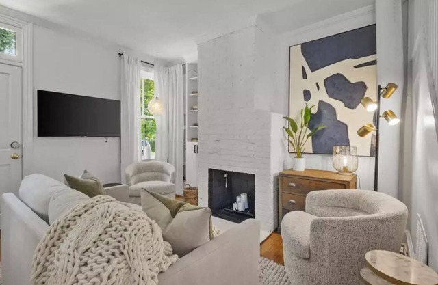 ⚜Charming 2-Bdrm Old Town Home⚜Walk Score 97⚜