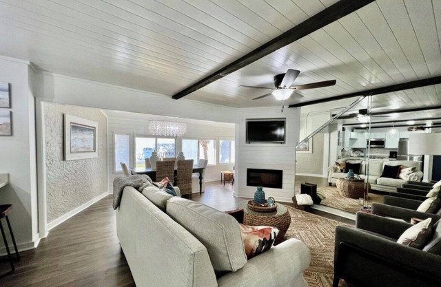 Charming 2-bedroom condo with Marina views in Panama City Beach, FL